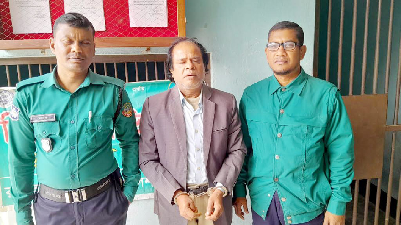 রংপুরে ছাত্রীকে শ্লীলতাহানির মামলায় স্কুলশিক্ষক গ্রেপ্তার